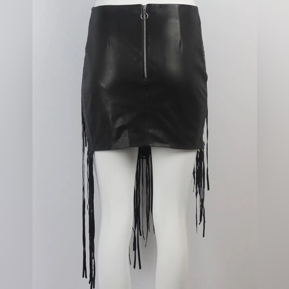 MAGDA BUTRYM Norwich Sheep Leather Fringed Woven Mini Skirt
Size: M | US6, FR38 - Picture 5 of 5